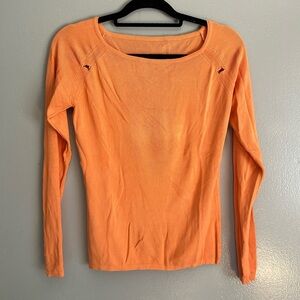 Orange very stretchy crew neck long sleeve tee | size M